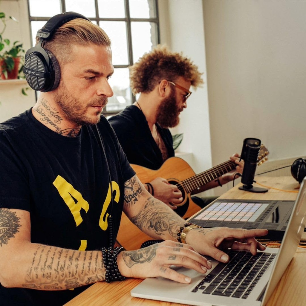 Beyerdynamic - Audífonos Abiertos Profesionales para Estudio, 80 Ohms Mod.DT 990 Pro 80_1